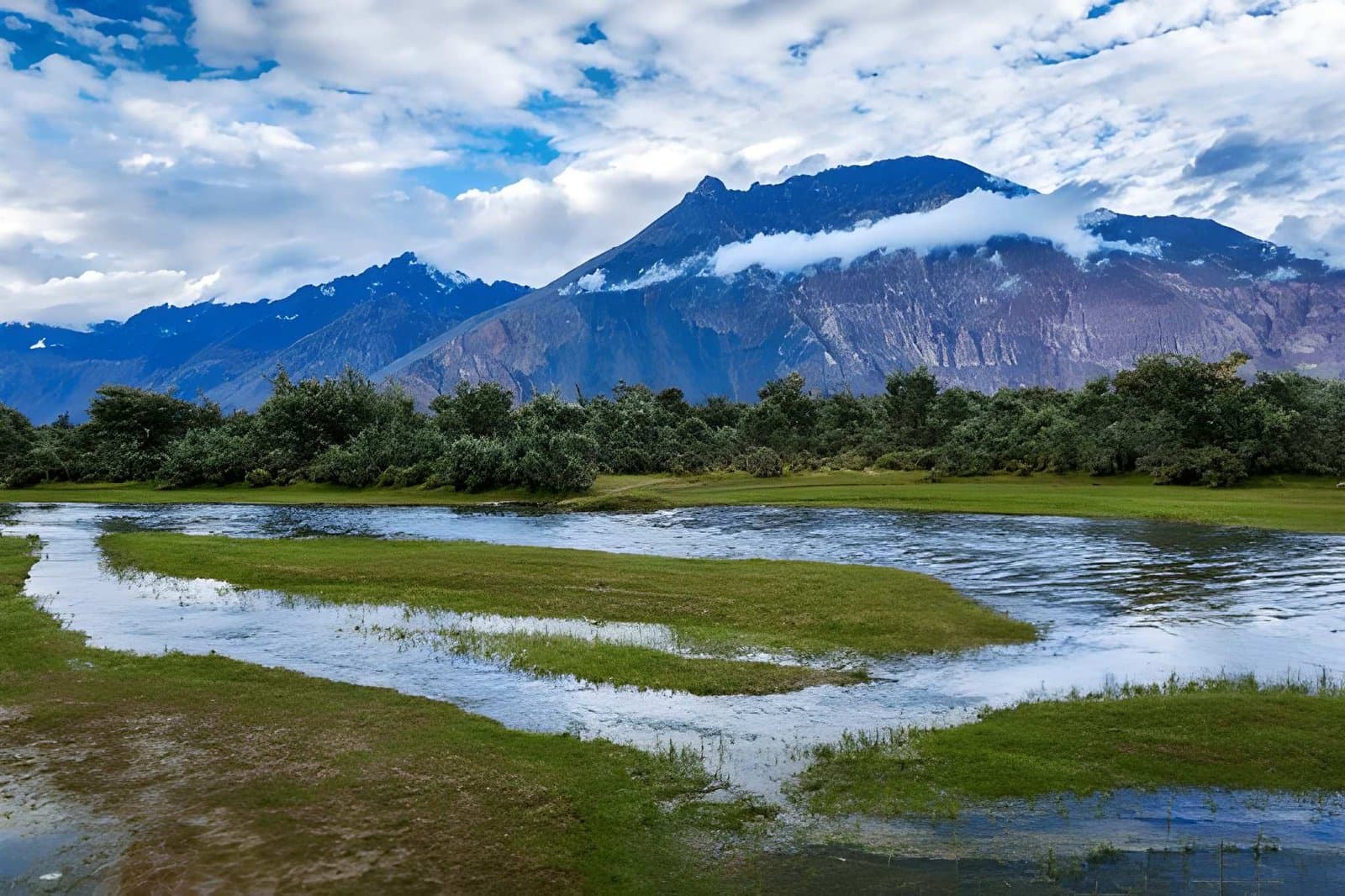 Ladakh Luxury Escape – Indus Valley, Nubra & Pangong (Sham Valley Special Edition)